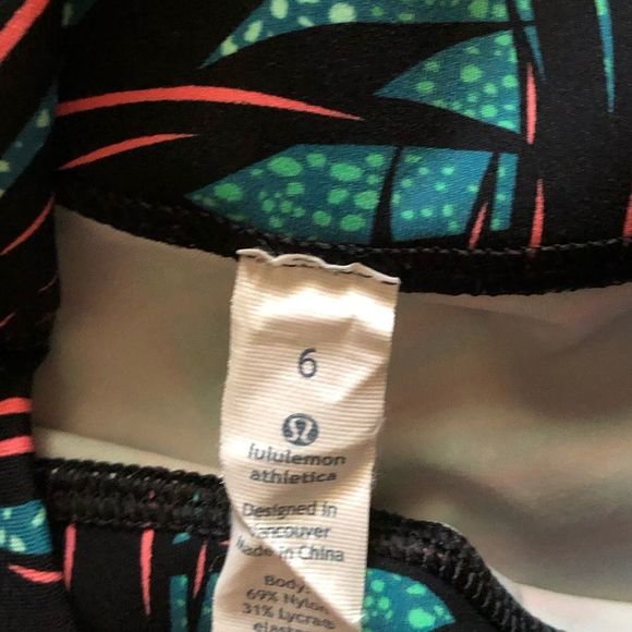Lululemon High waited 7/8 length tights - Picture 5 of 5